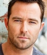 Sullivan Stapleton